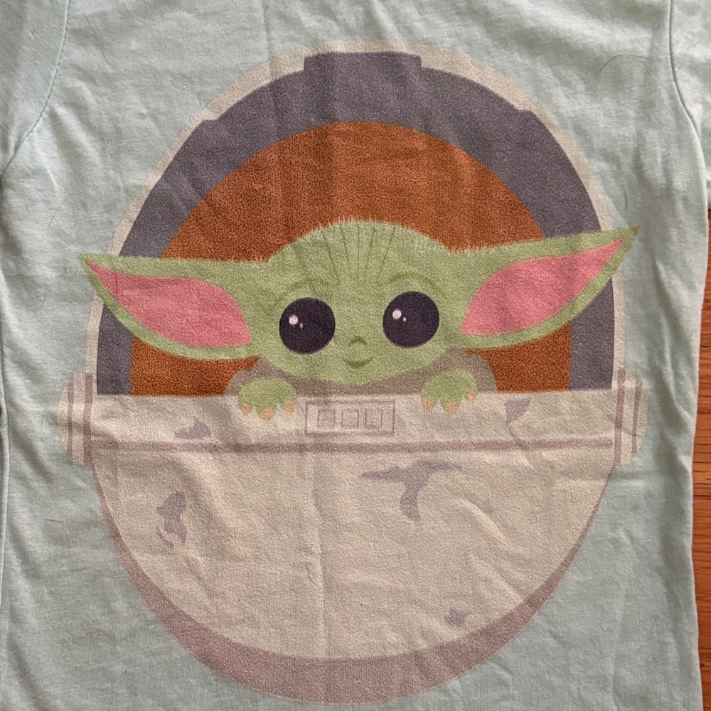6/$20 Lucas Film ltd. Star Wars Mandalorian Gargu  Green Graphic T-Shirt 3/4 NWT - Picture 2 of 9